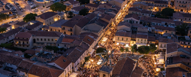 Veduta aerea del centro di Olbia durante la Festa di San Simplicio