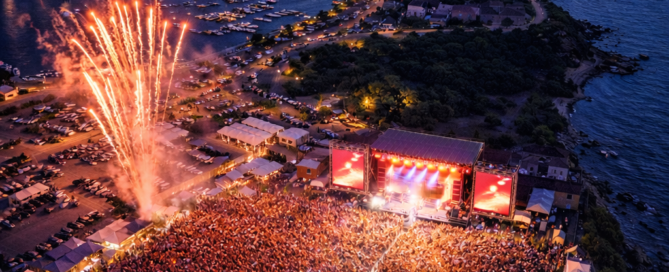 Veduta aerea del Red Valley Festival a Olbia